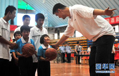 “難說再見！”：姚明NBA生涯全回顧