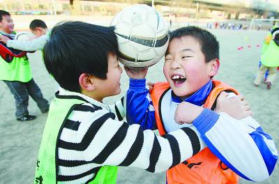 中小學校園極缺專業(yè)足球教師