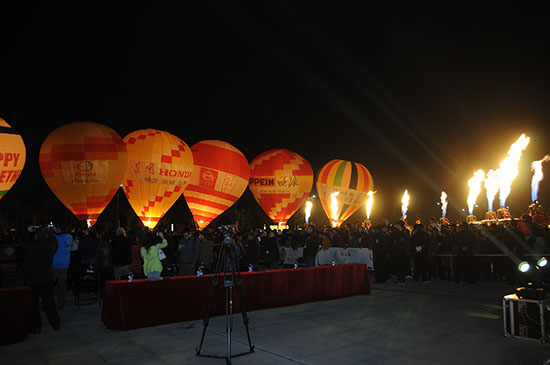 2013中國(guó)熱氣球公開賽落幕 音樂實(shí)景秀炫動(dòng)常州夜空
