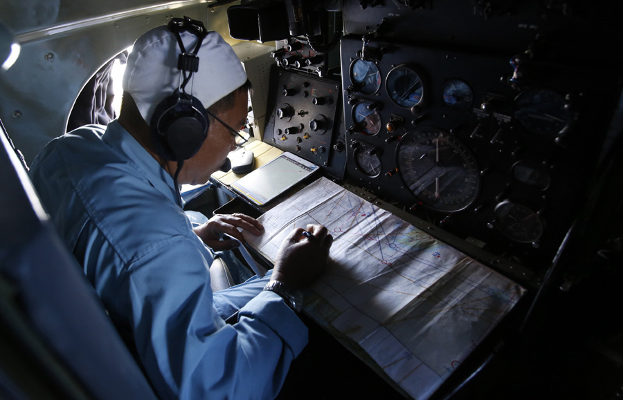 Vietnamese airforce search trace of missing MH370