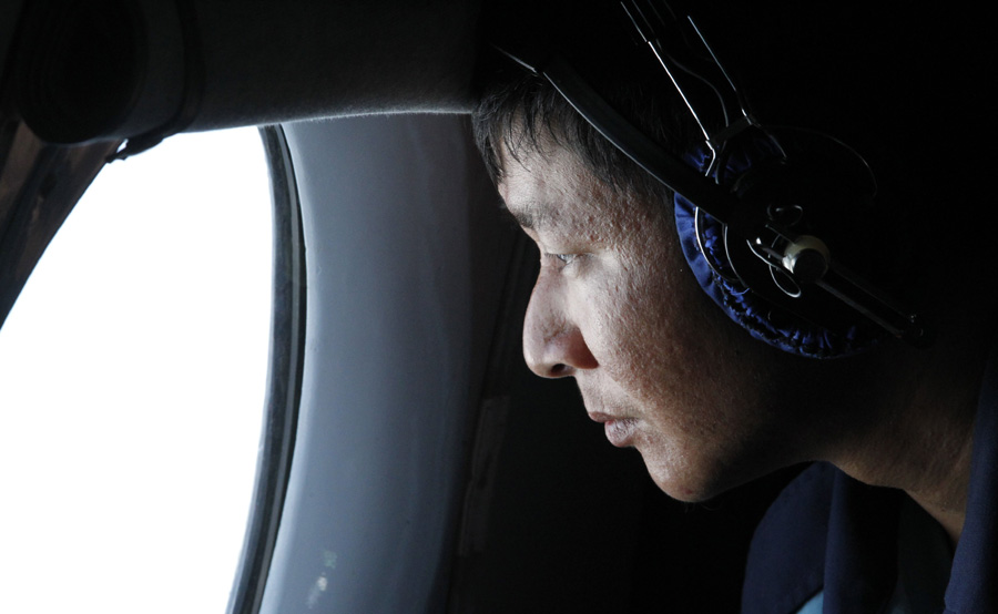 Vietnamese airforce search trace of missing MH370