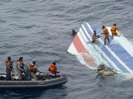 24 bodies, tail part recovered in Air France crash