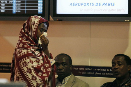 Yemen plane crashes in ocean, child found alive