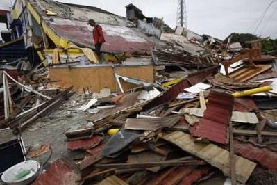 2nd quake shakes Indonesia after temblor kills 529