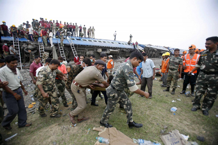 Indian train mishap kills 71