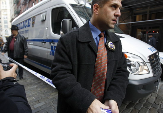 Madoff's eldest son hangs himself in NYC apartment