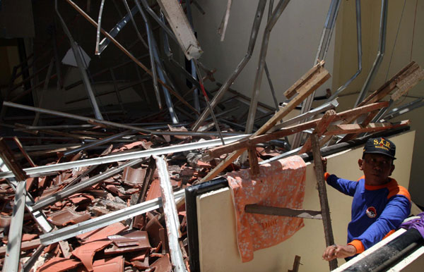 Quake shakes Indonesia's Bali