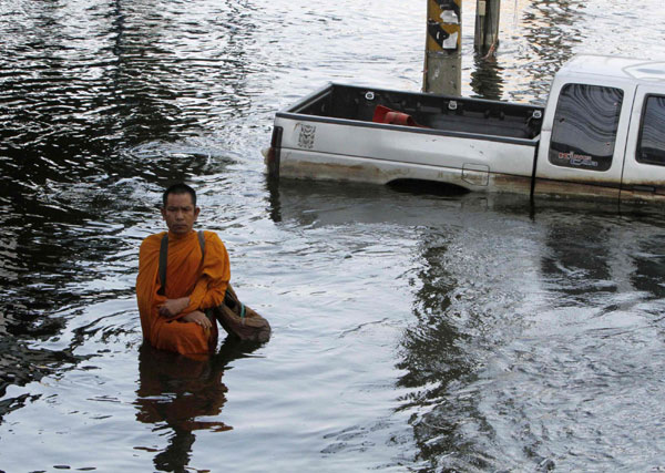 Flood to cost at least $500 million on Thai tourism Flood to cost at least $500 million on Thai tourism
