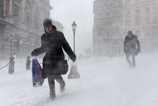 Snow storm causes traffic chaos in Stockholm