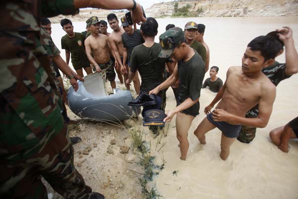 Cambodian military helicopter crashes, killing 5