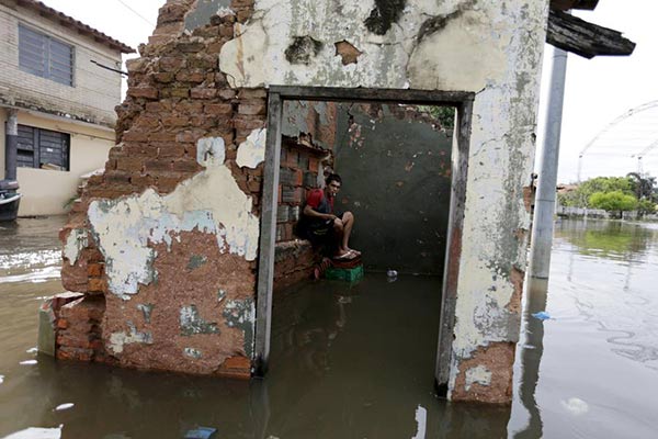Over 100,000 flee flooding in Paraguay, Argentina, Brazil, Uruguay