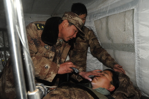 守護(hù)雪域高原，朵朵生命之花——記西藏軍區(qū)副司令員兼西藏軍區(qū)總醫(yī)院院長李素芝