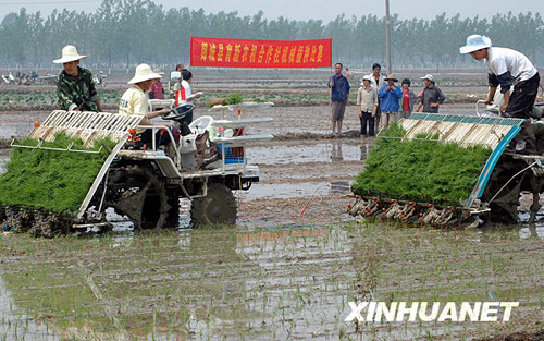 邁向農(nóng)業(yè)機(jī)械化
