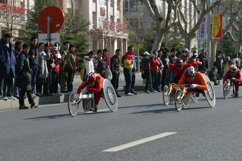 第23屆大連國(guó)際馬拉松鳴槍開(kāi)賽