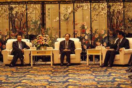 何厚鏵率團(tuán)訪問(wèn)黑龍江 龍澳攜手共商大計(jì)