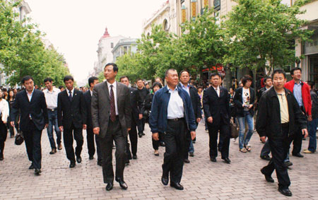 何厚鏵率團(tuán)訪問(wèn)黑龍江 龍澳攜手共商大計(jì)