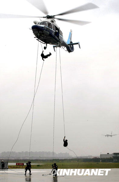 上海市公安局警務(wù)航空隊正式成立[組圖]