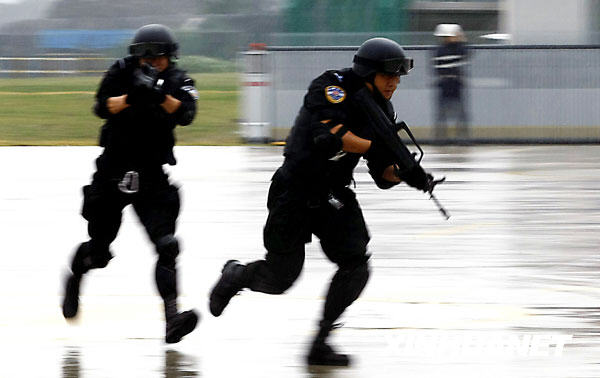上海市公安局警務(wù)航空隊正式成立[組圖]