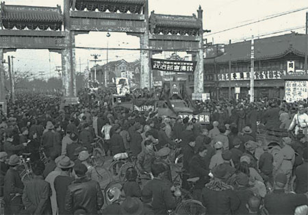 一本畫(huà)冊(cè)——一個(gè)國(guó)家60年的光榮記憶