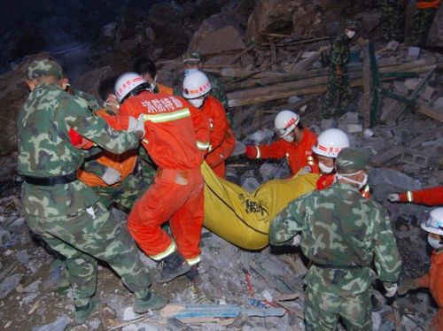 重慶山體崩塌一被埋民房內發(fā)現(xiàn)7具遇難者遺體