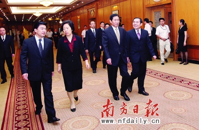 深圳代市長(zhǎng)王榮上任后首次公開(kāi)亮相(組圖)