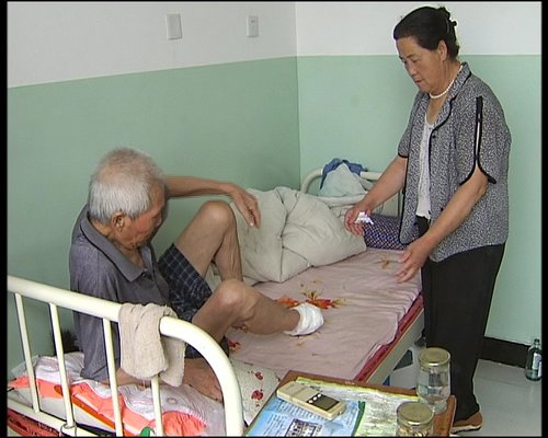 新農合縮小城鄉(xiāng)醫(yī)療差距 農民住院可報銷一半