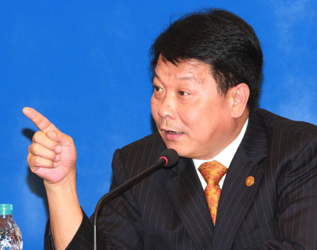 應(yīng)對(duì)全球金融危機(jī)第十三屆投洽會(huì)突出國(guó)際投資與合作