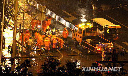 特大暴雨襲擊京城[組圖]