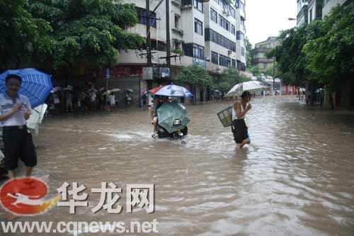 重慶28個(gè)鄉(xiāng)鎮(zhèn)遭遇大暴雨 36萬(wàn)人受災(zāi)(圖)