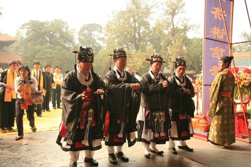 曲阜孔廟舉行祭孔大典 紀(jì)念孔子誕辰2560年[組圖]