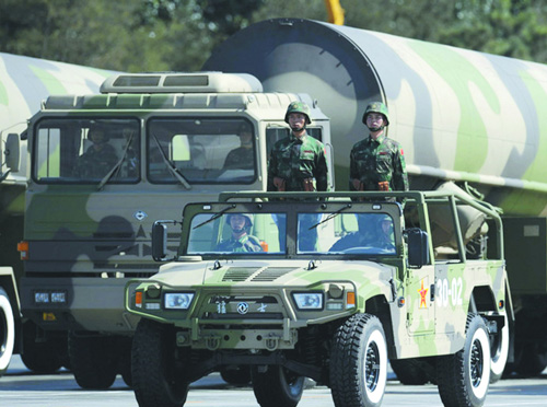 國慶大閱兵 東風(fēng)壯軍威[圖]