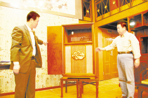 找回40年前神秘國寶 天安門城樓特制電視柜