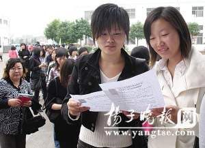 江蘇應(yīng)征女兵大學(xué)生占九成(圖)