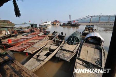 干旱致我國(guó)第二大淡水湖洞庭湖面積縮小一半