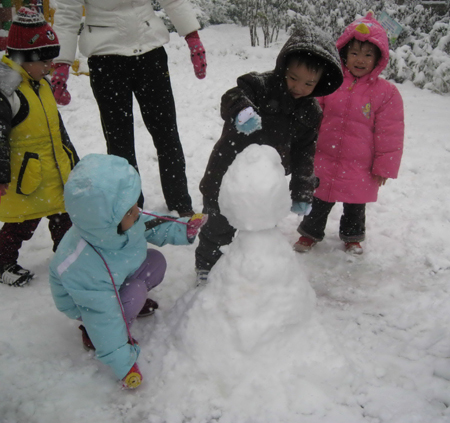濟(jì)南迎來今冬首場(chǎng)大到暴雪（圖）