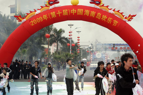 2009年中國海南島歡樂節(jié)風情彩車競舞儋州