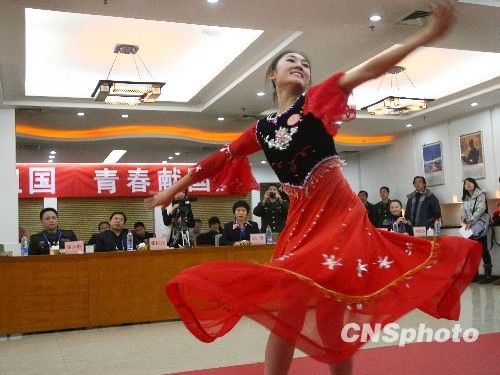 北京首次對應征女兵進行才藝面試(組圖)