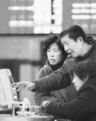 股民節(jié)前該持幣還是持股？