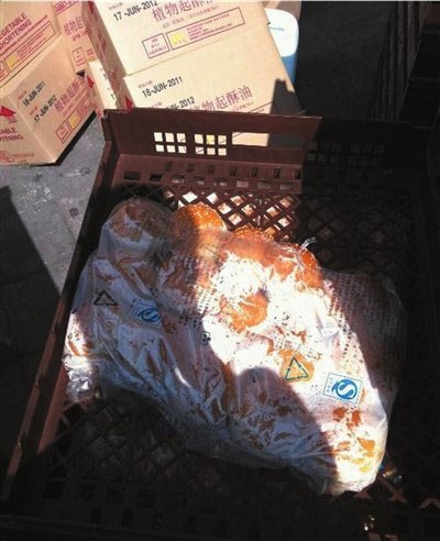 麥當(dāng)勞被曝漢堡原料露天暴曬 回應(yīng)稱決不使用(圖)