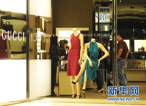 國際名牌為何在中國常耍“大牌”？