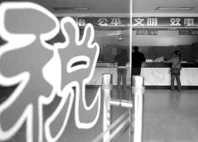中國(guó)社會(huì)減稅呼聲高漲 專家稱應(yīng)先降低政府開支