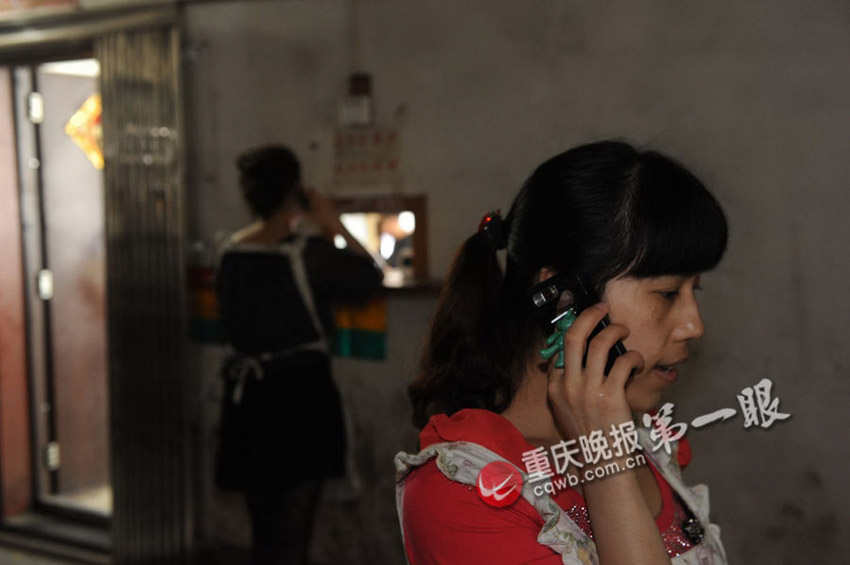 揭秘重慶點(diǎn)鈔女工的神秘生活 每天點(diǎn)鈔1.25噸