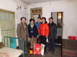 青島家樂(lè)福五千元年貨回饋社會(huì) 讓貧困家庭舒心過(guò)年