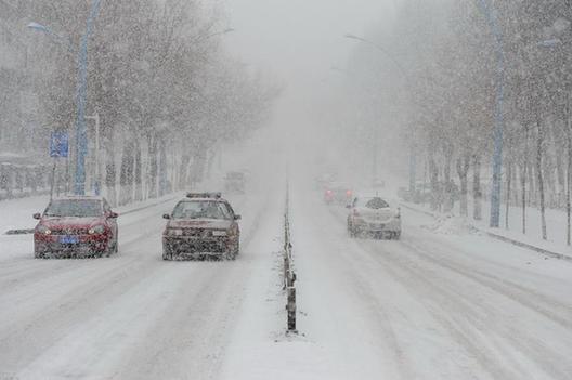 吉林省大部分地區(qū)遭遇大到暴雪 九成以上中小學(xué)已停課