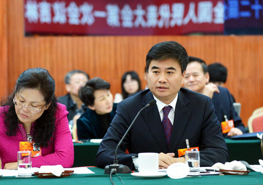 吉林省代表團(tuán)審議國務(wù)院機(jī)構(gòu)改革和職能轉(zhuǎn)變方案