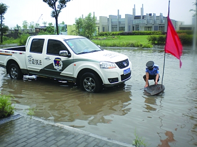 居民家中游來5斤重大魚 南京江北這場(chǎng)大雨太意外了
