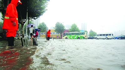 居民家中游來5斤重大魚 南京江北這場(chǎng)大雨太意外了