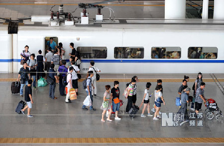 京滬高鐵南京南站實(shí)施新運(yùn)行圖運(yùn)行列車(chē)減少21對(duì)