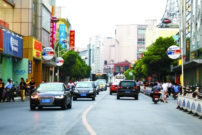一條城市干道 何以建成13年未“開(kāi)膛破肚”？