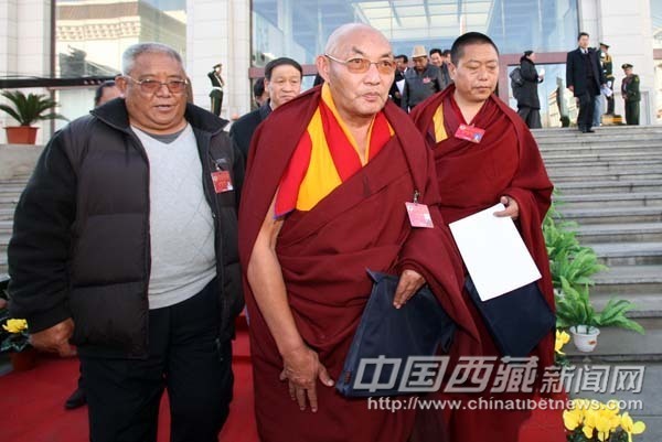 西藏政協(xié)大會(huì)閉幕 強(qiáng)調(diào)把維護(hù)社會(huì)穩(wěn)定作為第一政治責(zé)任